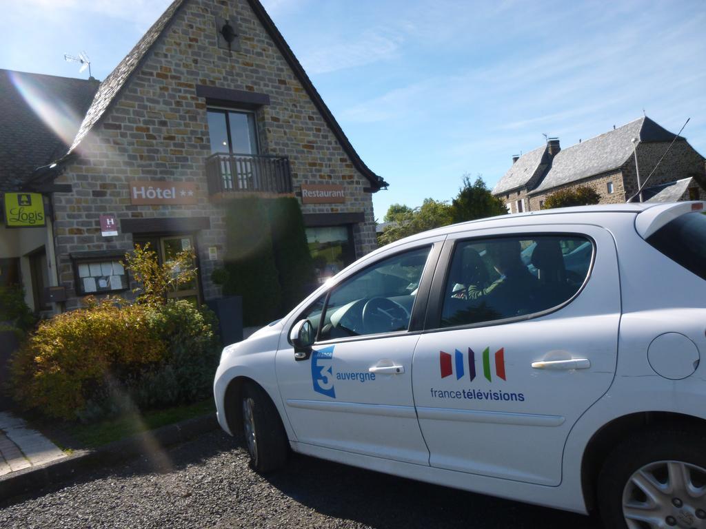 Hotel Logis Le Relais De La Poste Neuvéglise Exteriör bild